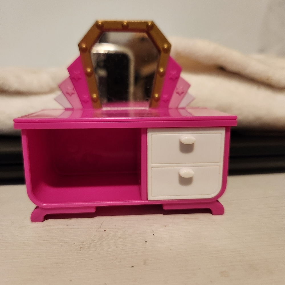 Vintage Moose pink doll vanity dresser.